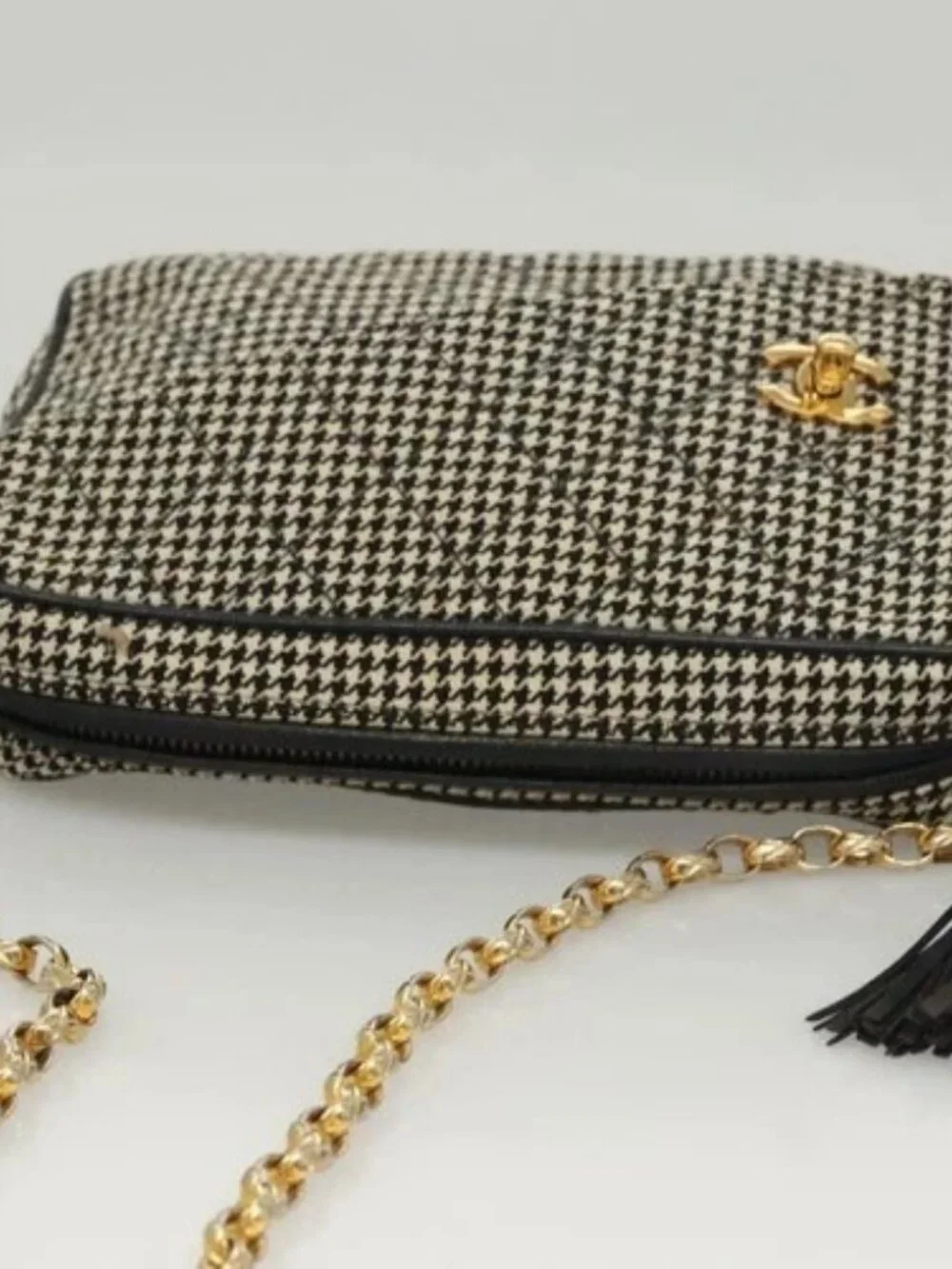 CHANEL Matelasse Chain Shoulder Bag Canvas White Black CC Auth 120186V